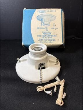 VTG NEW NOS Leviton 29816-C Porcelain Pull Ceiling Receptacle Complete In Box